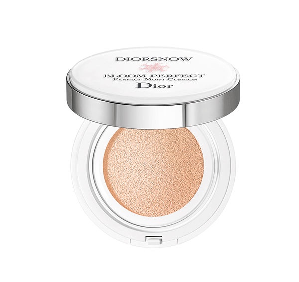مشرق Dior Diorsnow Bloom Perfect Moist Cushion