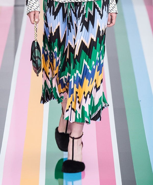 بالصور- أحذية الفرو ستجعل منك طفلة مدللة...