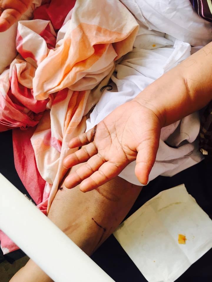 بعد زواجه... شاب يعنّف والدته بمشاركة زوجته فماذا كانت النتيجة؟