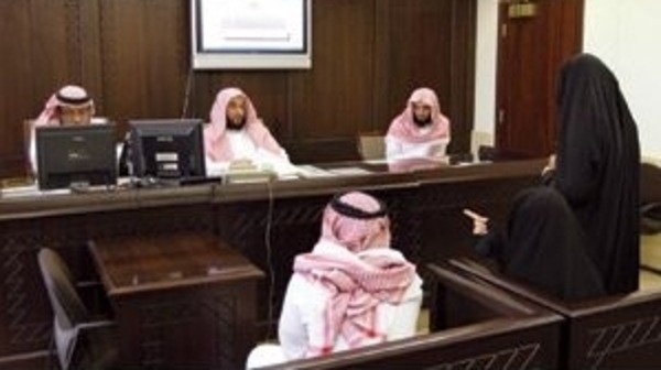 في قصة غريبة - بعد حكم المحكمة لصالح الأم.. سعودي يخفي حفيدتيه!