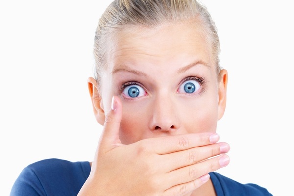 6 أسباب تؤدّي الى رائحة فم كريهة وتخبئ هذه الأمراض!!