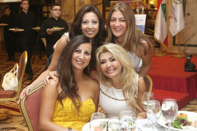 منى عقيقي وروز ماري أبو شروش وميرنا أبو عزي وفيفيان تنوري