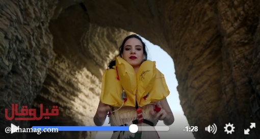 بالفيديو - ارشادات السلامة على طريقة المضيفة اللبنانية... رقص وسياحة وسباحة