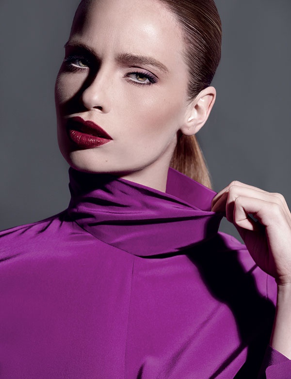 ألوان الفاكهة الحمراء تطغى على ماكياج هذا الأسبوع...