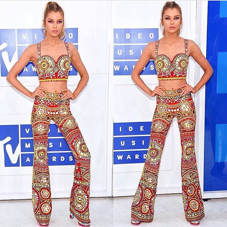 Stella Maxwell in Moschino Stella Maxwell in Moschino