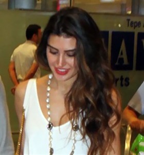 نجم تركي يحاول العودة لحبيبته السابقة... ماذا فعل؟