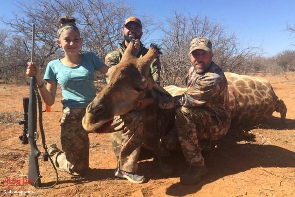 في الـ 12 من عمرها تصطاد الحيوانات المفترسة وتنشر صورها إلى جانبها