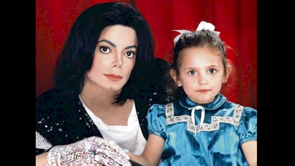 بالصور - ابنة مايكل جاكسون تشعل 