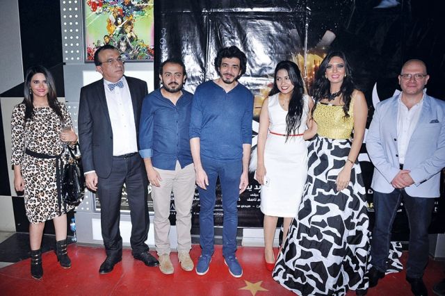 فريق الفيلم معاً
