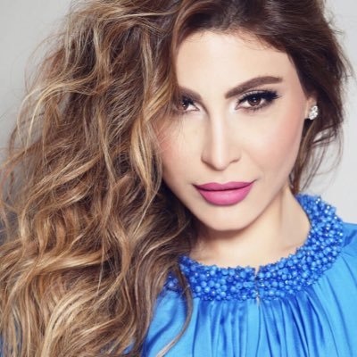 بالصورة- يارا تدعم الحرب ضد مرض السرطان.. فماذا فعلت؟!