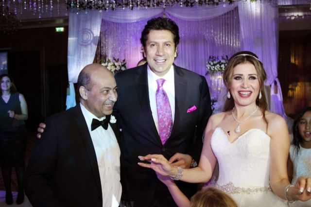 بالصور: قبلة محمد منير وزغرودة هالة سرحان ورقصة حسن الرداد في زفاف طارق الشناوي