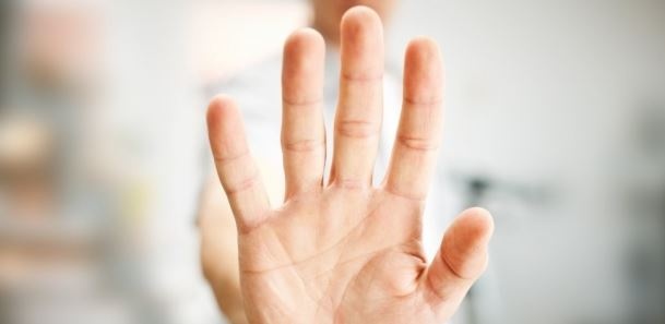 هل ترين الحرف M على باطن يدك؟ إكتشفي الصفات المميّزة التي يدلّ عليها