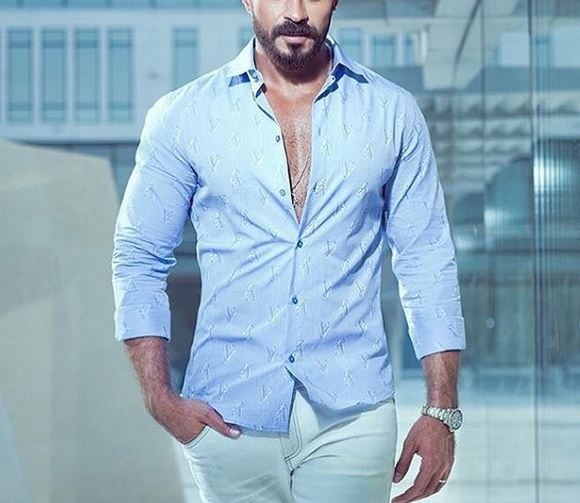 بالصور - تعرفوا على الفنان العربي الاكثر أناقة للعام 2016