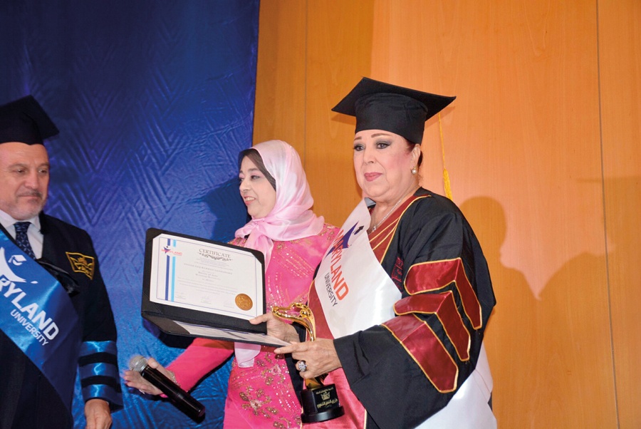 دكتوراه فخرية لرجاء الجداوي وكمال أبو رية