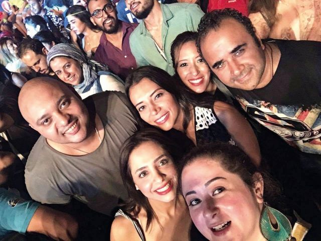  «سيلفي» مي نور الشريف والمذيعة خلود نادر والأصدقاء
