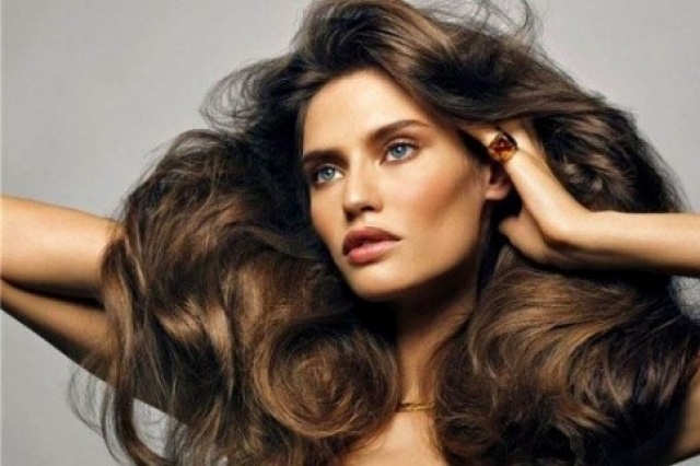 وصفة فعالة وبسيطة للحصول على شعر كثيف بوقت قصير