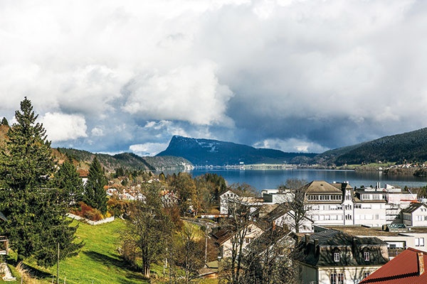 انضمي الينا في رحلة استثنائية الى المصنع  وتعرفي الى الحرف النادرة لدى
Jaeger-LeCoultre