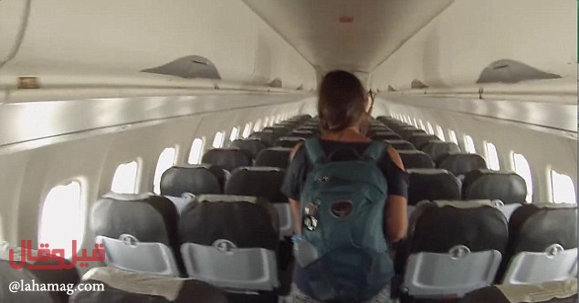 بالصور والفيديو - اكتشفا أنهما وحدهما على متن الطائرة.. شاهدوا ماذا فعلا!؟