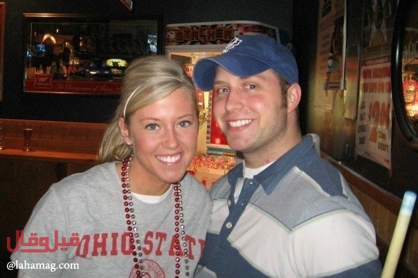 بالصور - بعد 9 سنوات زواج قررا فتح هدية زفاف سريّة.. ماذا وجدا!