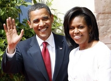 آخر جلسة تصوير لباراك اوباما وزوجته في البيت الأبيض تشعل مواقع التواصل بسبب تضاريس السيدة الأولى..