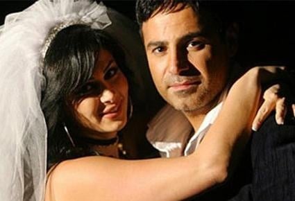 فيديو من الذاكرة - شاهدوا فستان زفاف زوجة عاصي الحلاني من تصميم زهير مراد!!