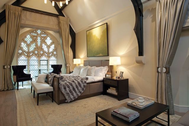 غرفة النوم الرئيسة تعتبر بكليتها قطعة فنية