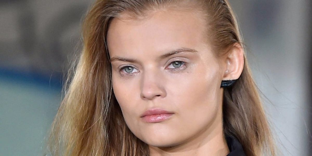 لن تصدّقي هذا... يمكنك أن تطبّقي المكياج على أذنيك أيضاً!