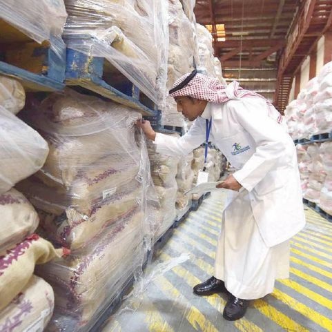 سحب عينة من الفراولة المصرية من السعودية للشك باحتوائها على فيروس 