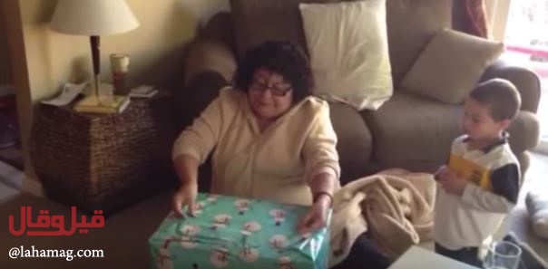 فيديو طريف - شاهدوا رد فعل جدة بعد مقلب مرعب من أحفادها