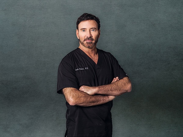 جرّاح تجميل عائلة «كارداشيان» في مقابلة حصرية... الدكتور غارث فيشر Dr. Garth Fisher