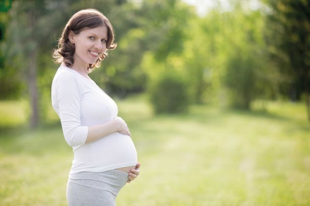 الحمل بعد الـ 40 وهذه هي العواقب في المنظور الطبي بانتظار الحياة الوردية التي ستعيشها الأم مع طفلها!