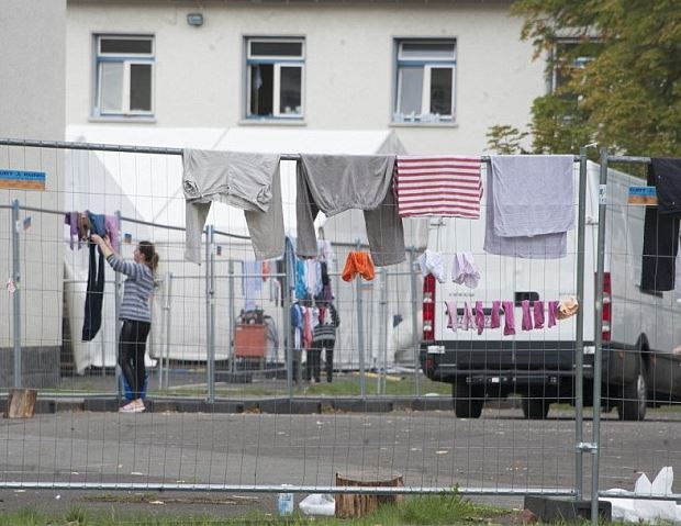 لاجىء سوري في المانيا يرمي أبناءه الثلاثة من النافذة.. اليكم القصة