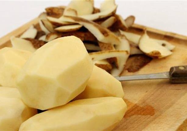 لهذه الأسباب لا تتخلّصي من قشر البطاطس.. ستذهلين من فوائدها