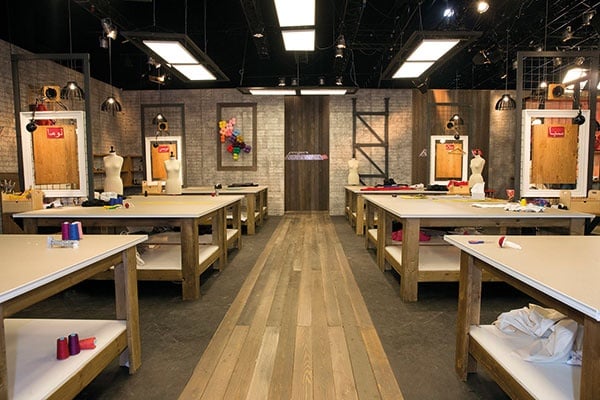 ماذا سيربح الفائز ببرنامج Project Runway إلى جانب الـ 50,000 دولار أميركي؟