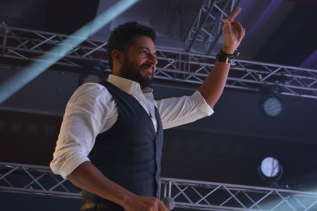 بالصور- ماذا فعل محمد حماقي في حفلته الأخيرة؟