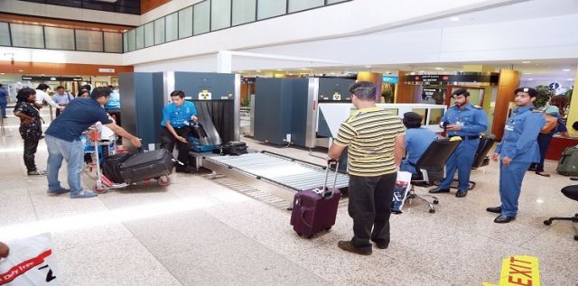 في دبي.. شرطية تسرق أموالاً من محفظة مسافر!