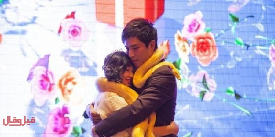 بالفيديو- أحبّ الحيوانات فأهدى عروسه ثعباناً بدلاً من خاتم الزفاف