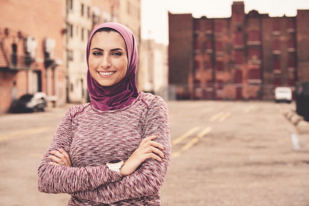 كيف تمكنت سيدة عربية محجبة من احتلال غلاف واحدة من أهم المجلات النسائية الأميركية؟؟ إليكم التفاصيل