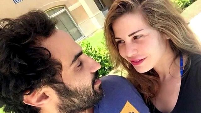 بالفيديو - أحمد فهمي يقلد حماه حسين فهمي بطريقة مضحكة