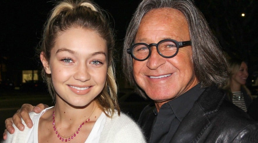 بالفيديو - تعرفوا على والد جيجي وبيلا حديد الفلسطيني... هكذا يحافظ على أصوله العربية!