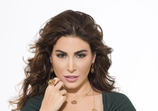 بالصور - شاهدوا يارا قبل عمليات التجميل.. إمرأة أخرى!