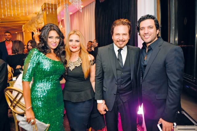 حسن الرداد ومحمد رياض وزوجته رانيا محمود ياسين ونورهان