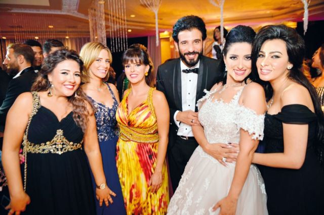 العروسان ومريهان حسين ودنيا عبدالعزيز وإيمان العاصي ومي كساب
