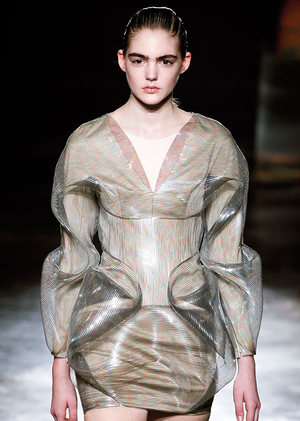 Iris Van Herpenksa - Galaxy
