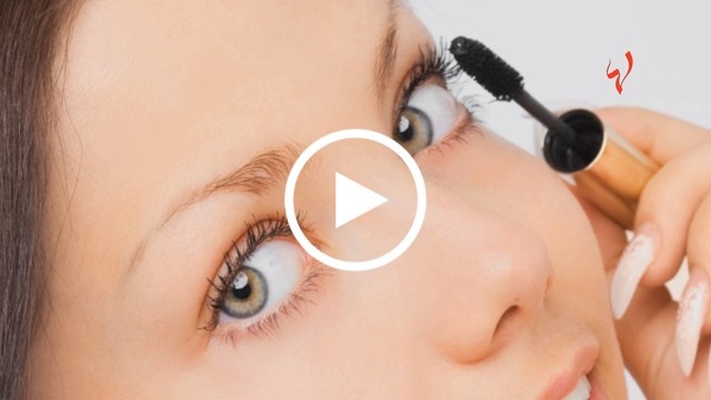 بالفيديو - طريقة سهلة لتكثيف الرموش بالفازلين