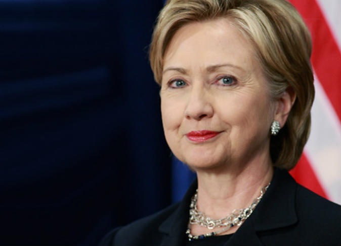 بالصورة- ماذا كانت تخبئ هيلاري كلينتون تحت ملابسها؟؟ اتّهامات بالغش يطلقها مؤيّدو ترامب