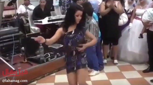 بالفيديو -  عراقية تشعل زفافاً برقص مذهل