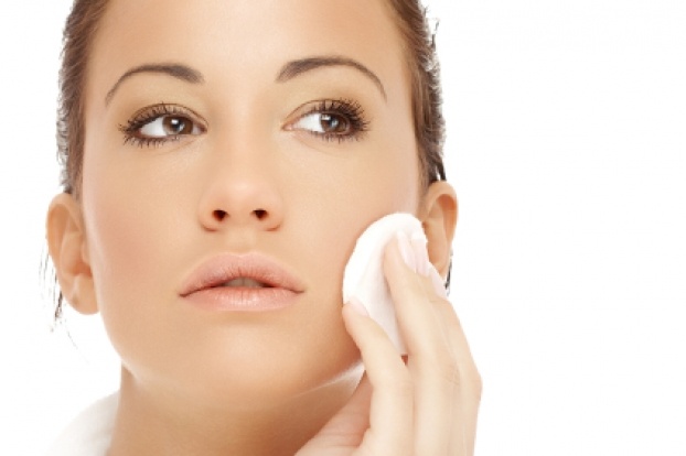 هكذا تزيلين الماكياج المقاوم للماء