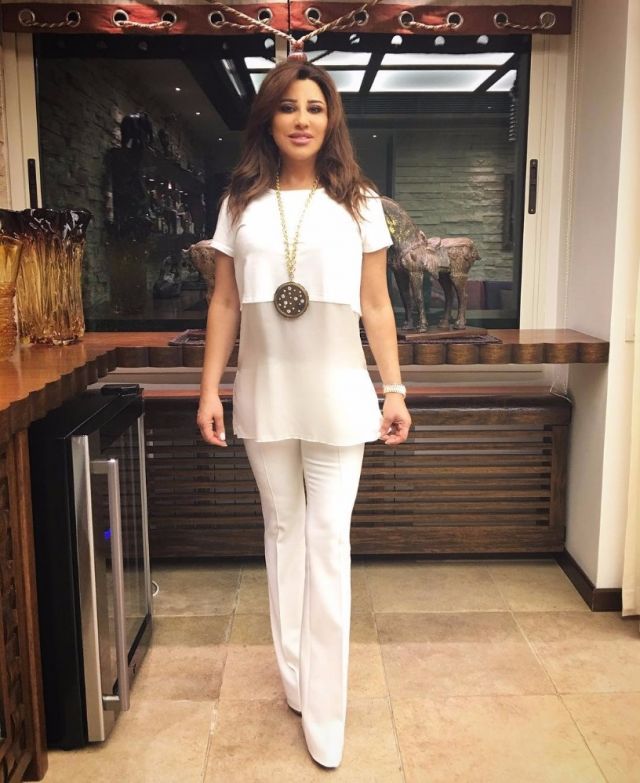 ارتدي الأبيض مثل نجوى كرم وتعلّمي تطبيق المكياج الذي يناسبه