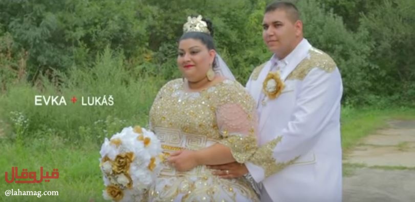 بالفيديو - أغرب حفل زفاف.. السماء تمطر ذهباً وأموالاً!